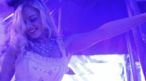 Showgirl die danst in een Marginiglas